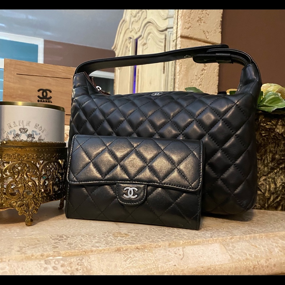 🌹 CHANEL Quilted Lambskin handbag ~ NEW/FLAWLESS - Picture 3 of 10